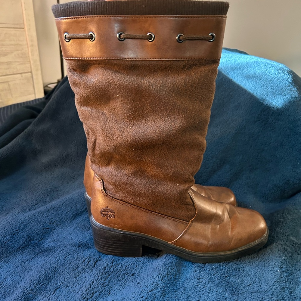 Women’s Totes Brown Winter Boots, size 9